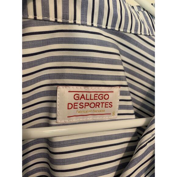 Gallego Desportes Boxy White, Navy,button down top. Size SM. Great condition. - Picture 4 of 5